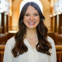 2025 summer associate portrait of Lindsay Mayes